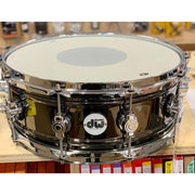 DW drums - Design Series Caisse Claire 5.5X14 Black Nickel sur Brass DDSD5514BNCR