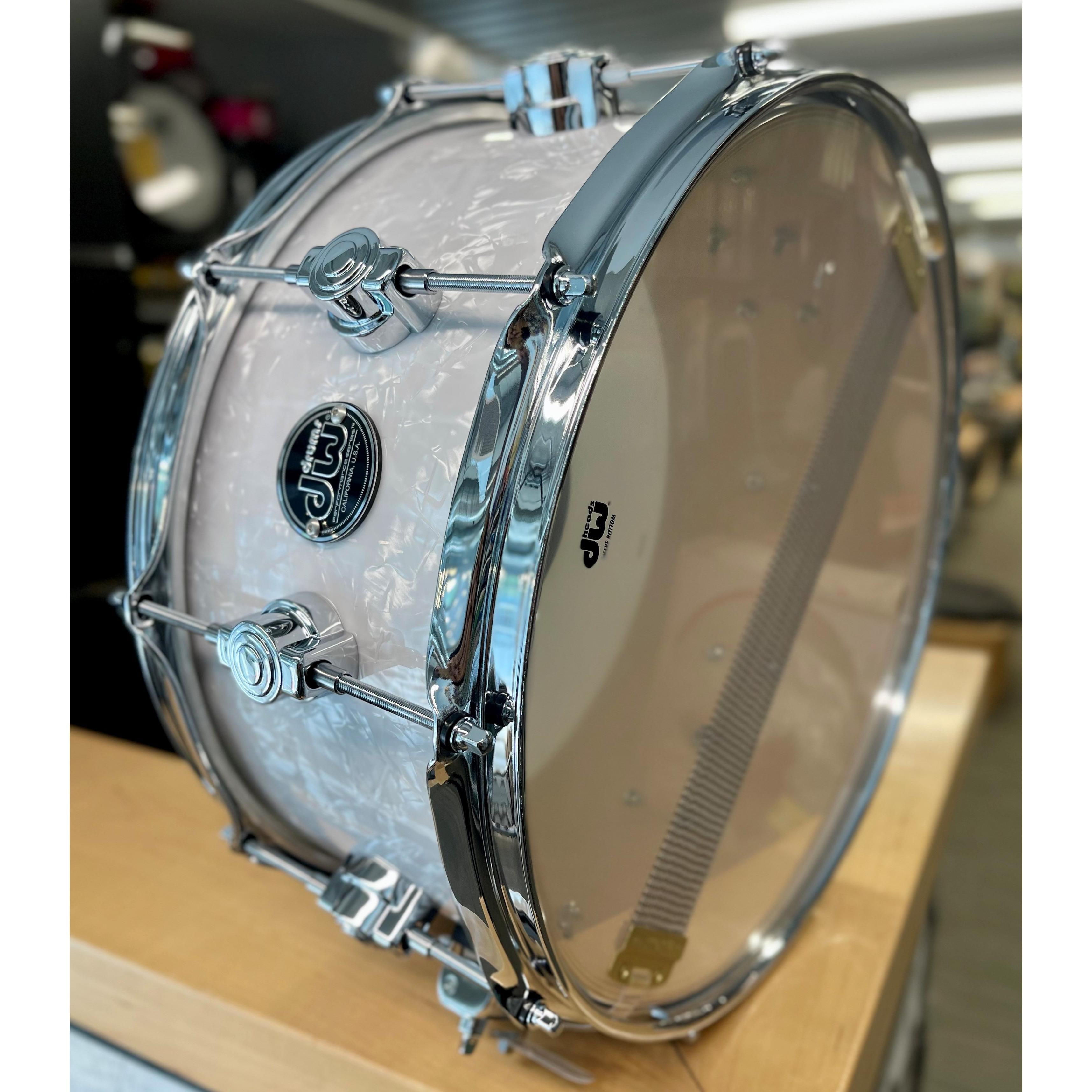 DW Drums - Performance Series Snare 6x14 White Marine DPFHM6514SCX655