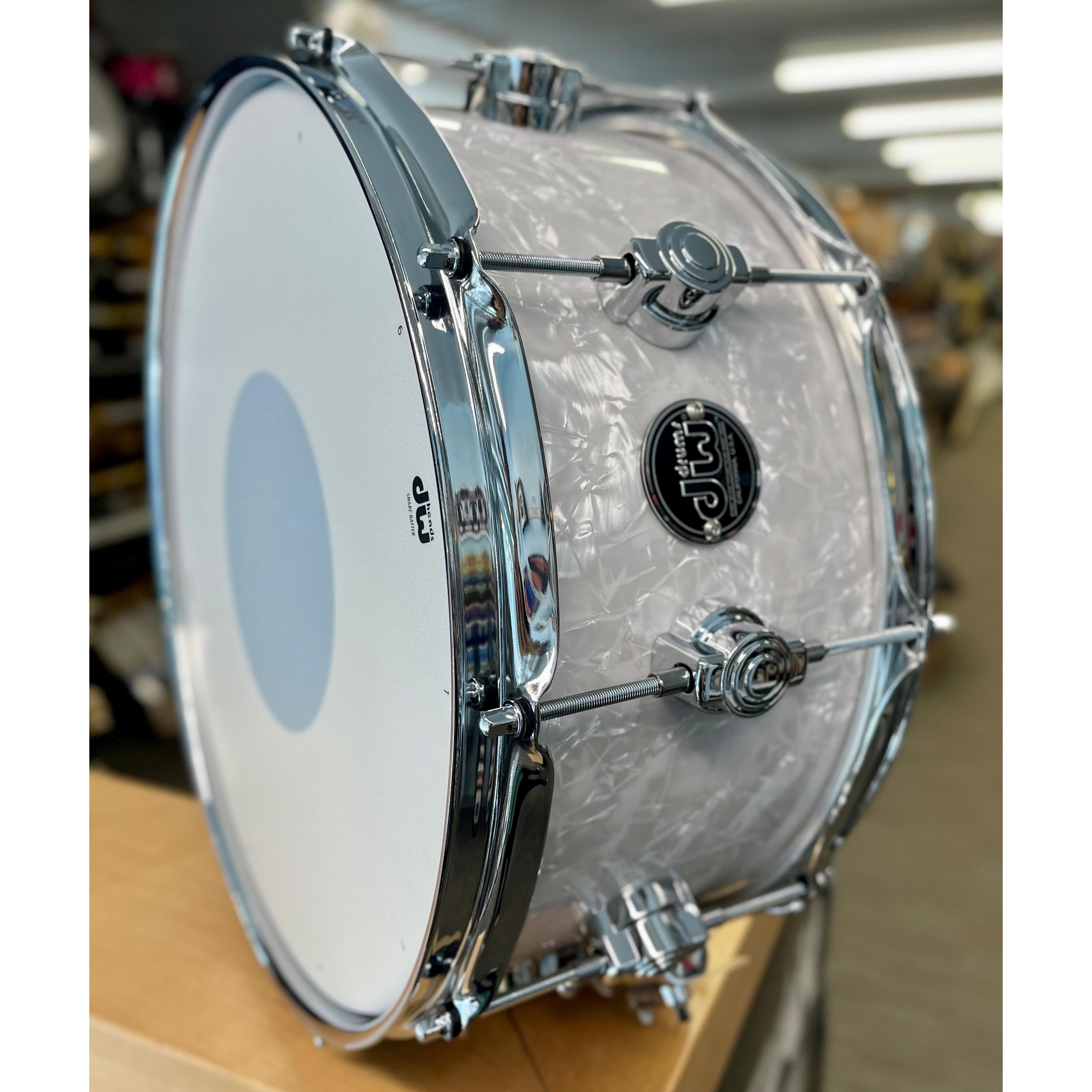 DW Drums - Performance Series Snare 6x14 White Marine DPFHM6514SCX655